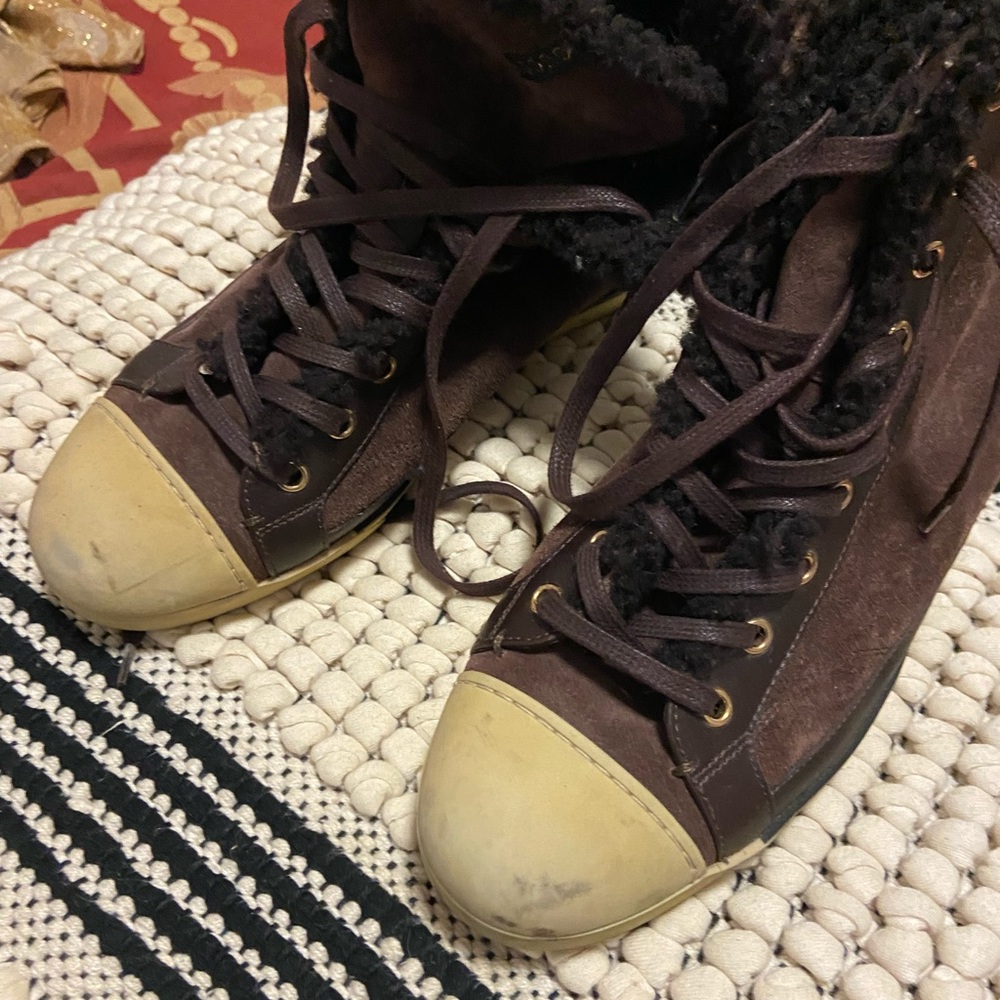 authentic Gucci sneakers very loved